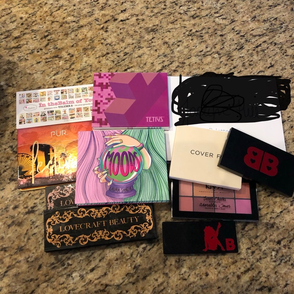 Makeup pallete bundle